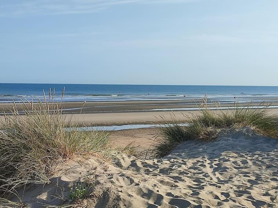 4-Persoons Appartement Met Een Mooi Uitzicht De Panne Exteriör bild